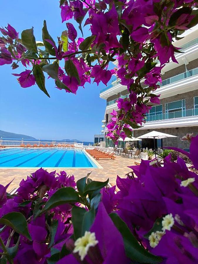 Toto Hotel & Apartments Radhime Exterior photo