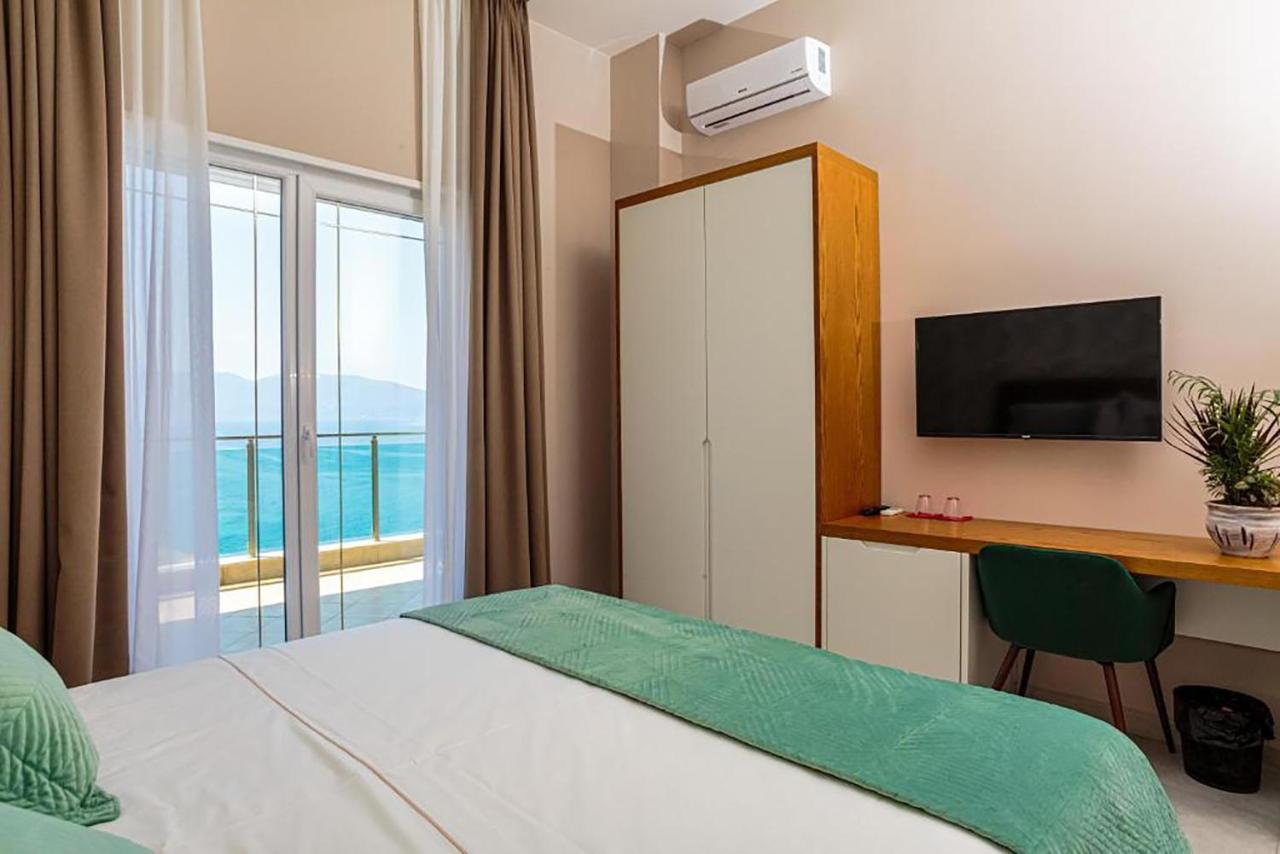 Toto Hotel & Apartments Radhime Exterior photo